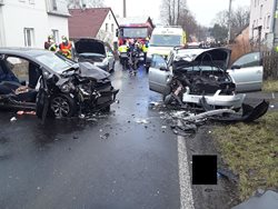 Dopravní nehoda tří osobních aut v Dolních Křečanech