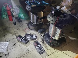 Hasiči likvidovali požár baterie v obchodním domě