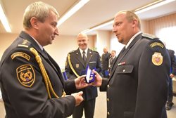 Ředitel hasičů Karlovarského kraje ocenil dva velitele dobrovolných jednotek