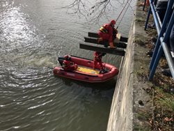 Vodní záchranný tým moravskoslezských hasičů WASAR cvičil na Oravě