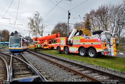Ostravští hasiči nakolejovali tramvaj na Hranečníku