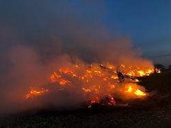 Požár stohu na okraji Fulneku se škodou za 300 tisíc korun