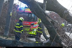 Moravskoslezští hasiči vyjeli od večera více než 100x kvůli větru