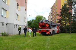 Při požáru kuchyně v pražském Kamýku se nadýchalo několik osob