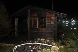 V noci hořela u Koryčan samostatně stojící sauna.