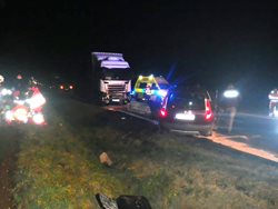 Ve Stodu zemřel řidič osobního auta po střetu s kamionem na silnici Plzeň-Domažlice