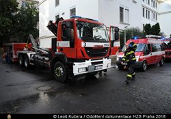 Prudký déšť zaplavil sklepy v pražských Vinohradech, nejvíce práce měli hasiči ve vinohradské nemocnici