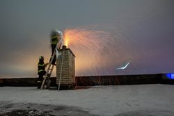 Požár sazí způsobil škodu asi 30 tisíc korun