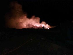 Noční požár skládky v Hradčanech na Přerovsku