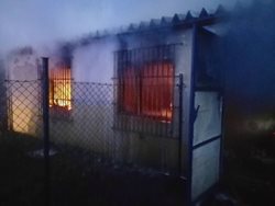 Požár autoservisu v Šenově u Ostravy, hasiči zachránili jeho půlku