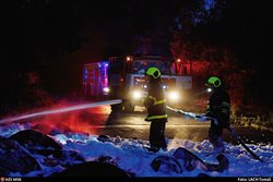 Požár stovek pneumatik v Ostravě