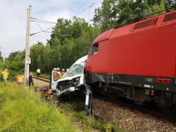  Vážná dopolední nehoda na železničním přejezdu u Kamenného Újezdu v Jihočeském kraji