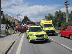 Nehoda osobních automobilů v pátek obousměrně uzavřela komunikaci na Uherskohradišťsku. 