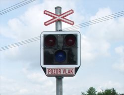 Na železničním přejezdu v Obratani na Pelhřimovsku se střel osobní vlak s osobním vozem