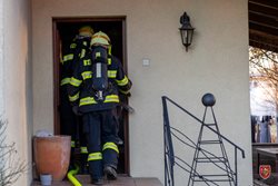 Při požáru domu ve frýdecko-místecké části Bahno zemřel člověk