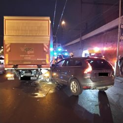Dopravní nehoda dvou osobních aut a nákladního auta v Ústí nad Labem