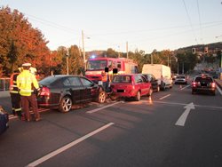 V centru Zlína dopravu zkomplikovala nehoda čtyř vozidel