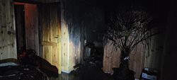 Při nočním požáru horské chaty muselo být evakuováno 35 osob
