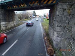 V Klatovech se tradičně nevešlo nákladní auto pod viadukt