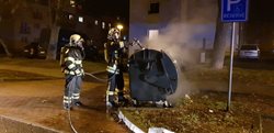 Po silvestrovských oslavách hořel v ulicích Karlovarského kraje odpad