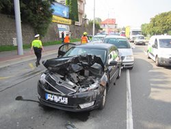 Nehoda tří vozidel ochromila dopravu ve Zlíně - Prštném