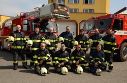 Rovných 69 let sloužili u hasičů... dnes se s kolegy loučí