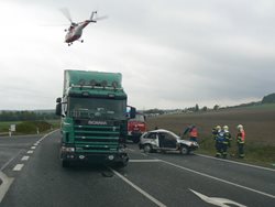 Nehoda osobního auta s kamionem uzavřela obchvat Staňkova na více než dvě hodiny 