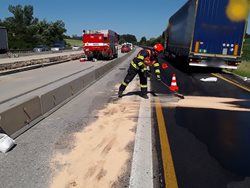 Provoz na dálnici komplikoval odstavený kamion