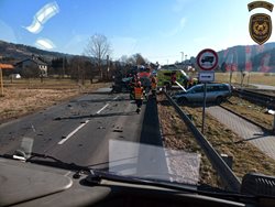 Série dopravních nehod: Hasiči zasahovali u čtyř dopravních nehod