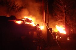 Při požáru malé chaty nedaleko Benešova uchránili hasiči milionové hodnoty