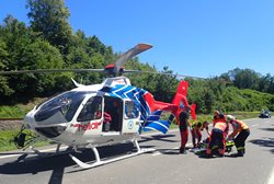 Nehoda motocyklu a osobního automobilu u Valašského Meziříčí skončila tragicky. Aktualizace foto