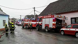 V Křižanovicích hasiči likvidovali požár hospodářského stavení