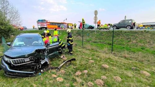 Vážná nehoda si vyžádala zásah záchranářů