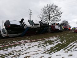 Havárie kamionu omezila provoz na strakonické silnici u Zalužan