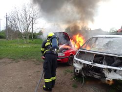 Požár osobního automobilu v Uherském Brodě