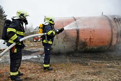 Požár v nádrži s Ristinem v podniku Chemotex v Děčíně