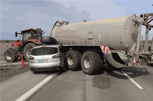 Střet traktoru s vozidlem skončil zraněním