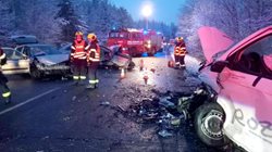U Boučí tragická dopravní nehoda dvou osobních aut a dodávky