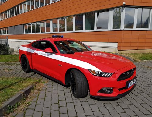 V následujících měsících budeme  na silnicích potkávat zcela nový model Ford v hasičských barvách