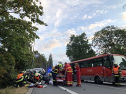 Tři zraněné osoby po nehodě autobusu