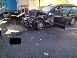 Dopravní nehoda osobního a nákladního auta