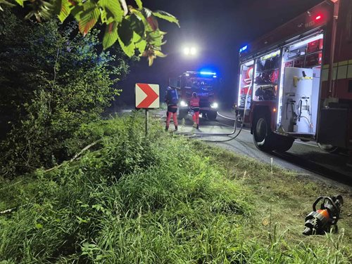 Požár po dopravní nehodě: Hasiči uhasili vozidlo a pomohli s vyproštěním