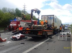 Nehoda kamionů zablokovala vjezd do Prahy po brněnské dálnici