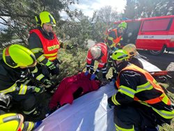 Dopravní nehoda dvou vozidel u Kostelce nad Černými lesy