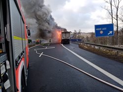 Za požár kamionu na opavské „dálnici“ může porucha motoru