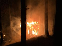 Plameny na Vsetínsku pohltily chatku i stromy