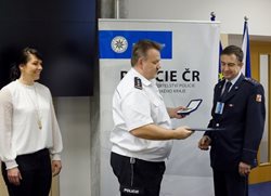 Gentleman silnic se setkal se zraněným motorkářem