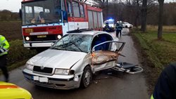 U nehody u Černého Dubu v Jihočeském kraji museli hasiči vyprošťovat řidičku.