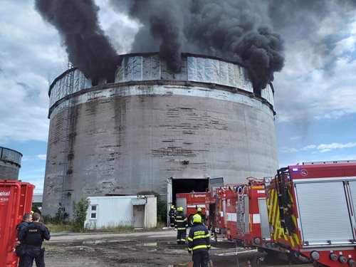 V Rybitví hoří 190 tun elektroodpadu