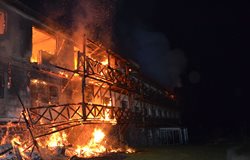 U Chebu vyhořel v noci hotel Stein